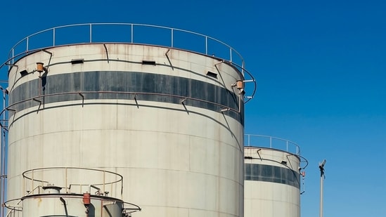 Oil prices fall as Saudi crude shipments through Oman ease supply concerns. (Pexel/Representative image)