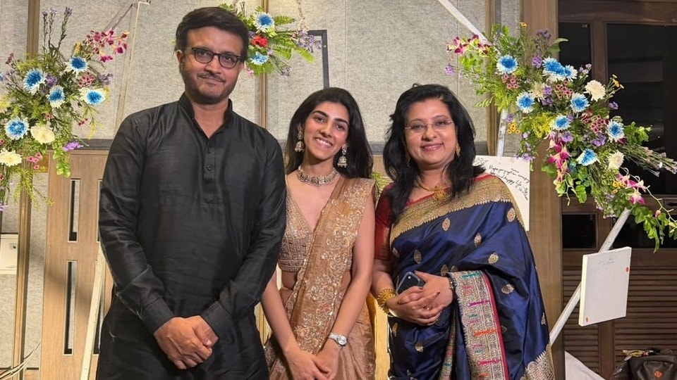 সৌরভ ও ডোনার সঙ্গে সানা।