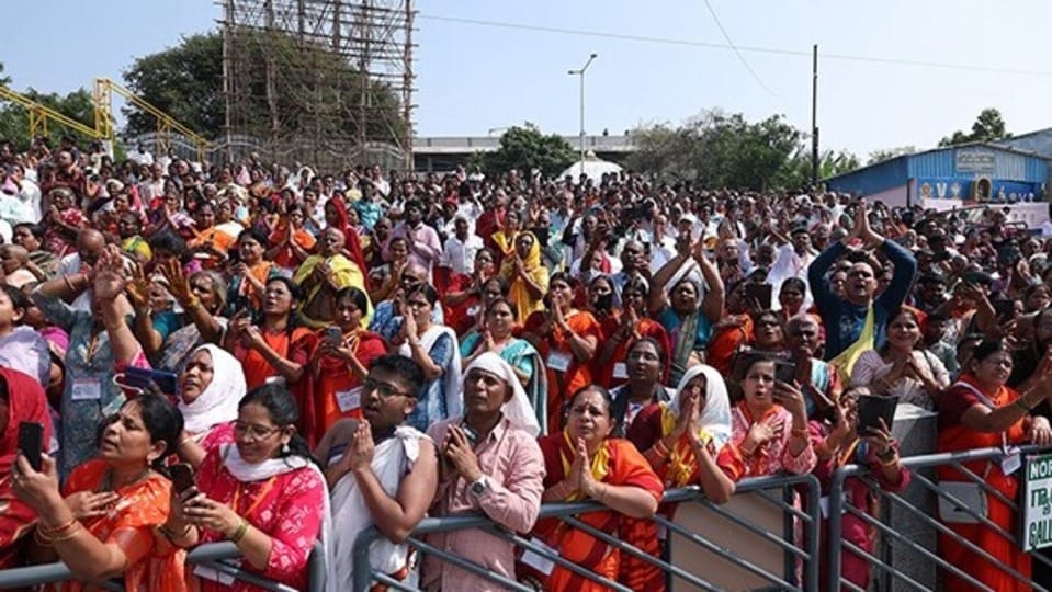 <p>సింహరూప దర్శనం మనలో ధైర్యాన్ని, ఆత్మవిశ్వాసాన్ని, పట్టుదలను, విజయస్ఫూర్తిని మేల్కొలుపుతుందని ఆధ్యాత్మిక విశ్వాసం. సోమరితనాన్ని వీడి కర్తవ్యనిష్ఠతో ముందుకు సాగేందుకు సింహ వాహనసేవ స్ఫూర్తినిస్తుంది.</p>