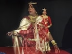 Chapal Bhaduri, the legendary female impersonator of the Bengali jatra stage performing at the India Habitat Centre, in New Delhi on April 16, 2018. (Raj K Raj/HT PHOTO)