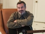 Duncan Sheik, celebrated for his Grammy-nominated hit Barely Breathing, has passed away at 56 from organ failure. 