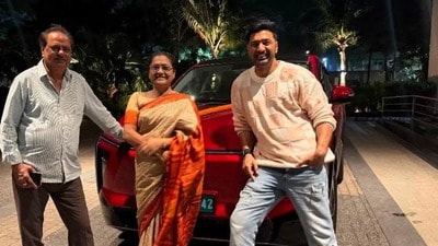 বাবা-মা'র জন্য দেবের উপহার! নতুন সদস্য়কে ঘরে আনলেন নায়ক,‘লাল পরী’র দাম কত জানেন? বাবা-মা'র জন্য দেবের উপহার! নতুন সদস্য়কে ঘরে আনলেন নায়ক,‘লাল পরী’র দাম কত জানেন?