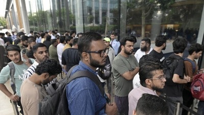 ముంబై బీకేసీ వద్ద శుక్రవారం ఉదయం పరిస్థితి (Bloomberg) ముంబై బీకేసీ వద్ద శుక్రవారం ఉదయం పరిస్థితి (Bloomberg)