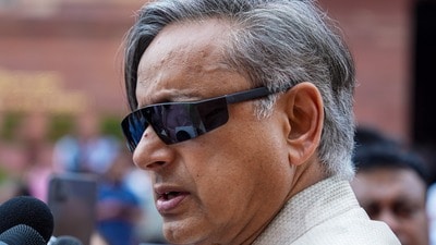 কংগ্রেস সাংসদ শশী থারুর (PTI) কংগ্রেস সাংসদ শশী থারুর (PTI)