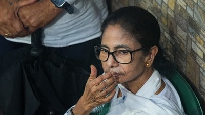 সব হারিয়ে নন্দীগ্রাম উপনির্বাচনে কংগ্রেসের হাত ধরলেন মমতা বন্দ্যোপাধ্যায় (PTI) সব হারিয়ে নন্দীগ্রাম উপনির্বাচনে কংগ্রেসের হাত ধরলেন মমতা বন্দ্যোপাধ্যায় (PTI)