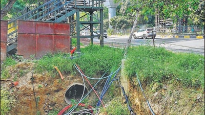 PWD began excavation at the site in March this year, but since then, the work remains stalled. (Vipin Kumar/HT Photo) PWD began excavation at the site in March this year, but since then, the work remains stalled. (Vipin Kumar/HT Photo)