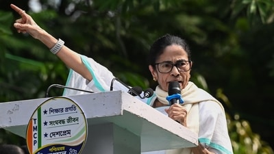 Former chief minister Mamata Banerjee address to supporters in the Foundation Day rally of Trinamool Chhatra Parishad (TMCP) at Cathedral Road in Kolkata. (Samir Jana/HT Photo) Former chief minister Mamata Banerjee address to supporters in the Foundation Day rally of Trinamool Chhatra Parishad (TMCP) at Cathedral Road in Kolkata. (Samir Jana/HT Photo)