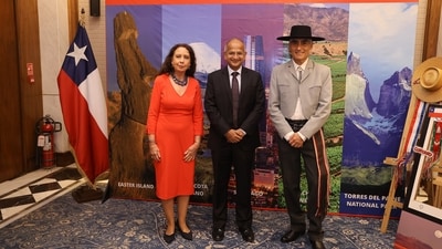 (L-R) Patricia Vrij, wife of the Ambassador; Rudrendra Tandon, Secretary (East), Ministry of External Affairs, India; and Juan Angulo, Ambassador of Chile to India (Manoj Verma/HT)