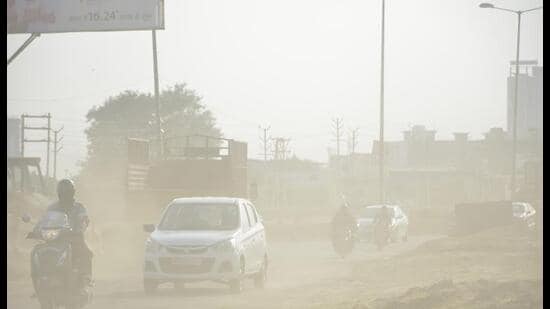 According to UPPCB data, Ghaziabad’s annual average air quality index (AQI) saw a 42-point decline over five years — from 227 in 2021 to 185 in 2025. (HT archive)