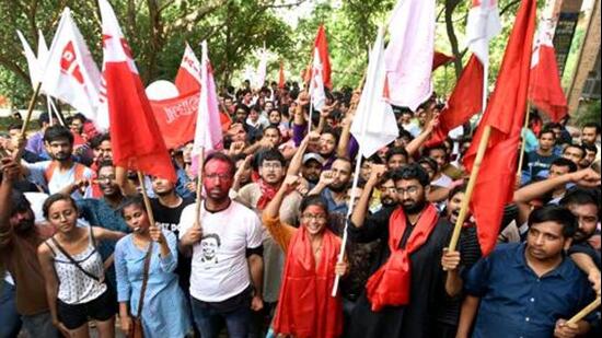 NBy 2009, campaign expenditure and electoral rules becamecentral to disputes, while from 2017 to 2019 DUSU elections were about clashes, questions over voting machines, candidate eligibility and litigation (Amal KS/HT PHOTO)