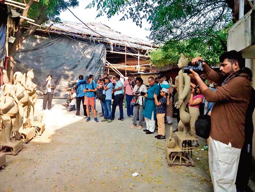 For visual storytellers, Delhi Photography Club hosts a Heritage Photowalk : Durga Puja Idol making. For visual storytellers, Delhi Photography Club hosts a Heritage Photowalk : Durga Puja Idol making.
