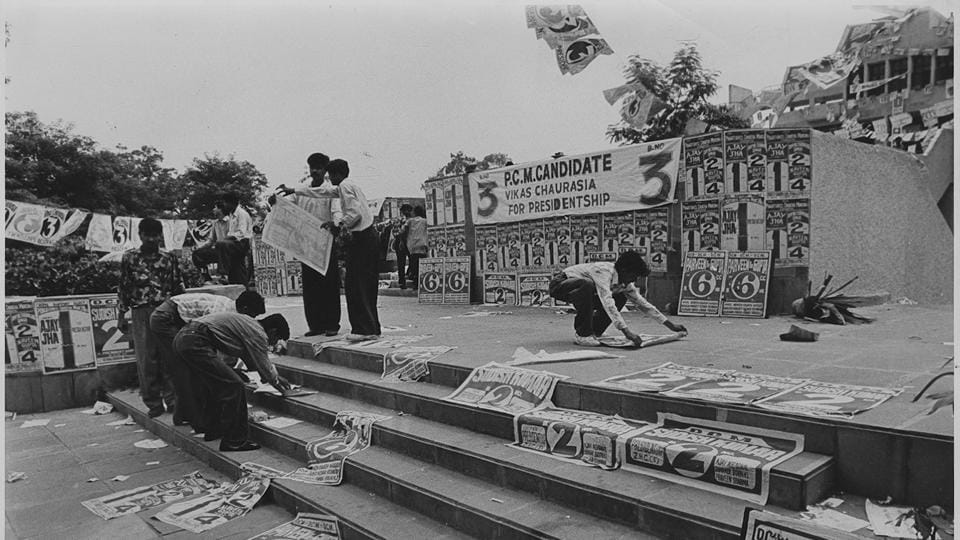 Posters War in Dusu Election Scene at Zakir Husain Collage in 1995 (HT Photo by Santosh Gupta)