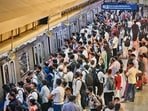 A rush of commuters at Rajiv Chowk Metro Station on Friday. (Sanchit Khanna/Hindustan Times)