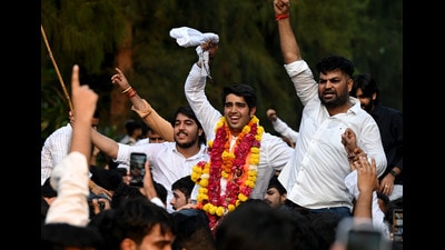 ABVP winning candidate Yash Dabas at DU Art’sFaculty in New Delhi on Saturday. (Ishant Chauhan/HT Photo)
