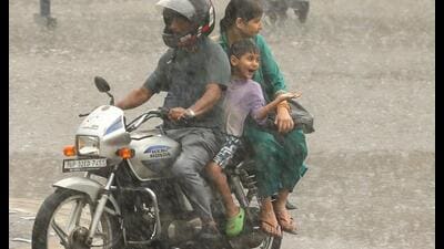 Lucknow received 13.6 mm of rain on September 19 that brought much-needed relief from humidity. (HT photo) Lucknow received 13.6 mm of rain on September 19 that brought much-needed relief from humidity. (HT photo)