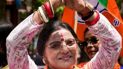 ‘চিহ্ন ছিন্ন-ভিন্ন’, প্রতীক-হারা মমতাকে বিঁধলেন পাপিয়া, তৃণমূল জমানা শেষ! (PTI) ‘চিহ্ন ছিন্ন-ভিন্ন’, প্রতীক-হারা মমতাকে বিঁধলেন পাপিয়া, তৃণমূল জমানা শেষ! (PTI)