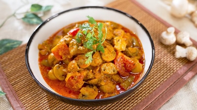 Ranveer Brar's mushroom masala recipe can be prepared within half an hour. 