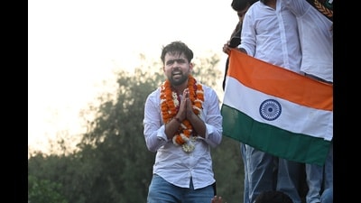 Shokeen polled 30,615 votes to defeat ABVP candidate Ishu Maurya, who secured 16,910 votes. (Vipin Kumar/Hindustan Times) Shokeen polled 30,615 votes to defeat ABVP candidate Ishu Maurya, who secured 16,910 votes. (Vipin Kumar/Hindustan Times)