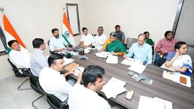 సీఎం రేవంత్ రెడ్డి సమీక్ష సీఎం రేవంత్ రెడ్డి సమీక్ష