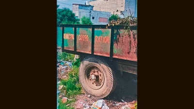 The municipal corporation vehicle that was spotted dumping waste near the school at Model Town Extension. (HT Photo) The municipal corporation vehicle that was spotted dumping waste near the school at Model Town Extension. (HT Photo)