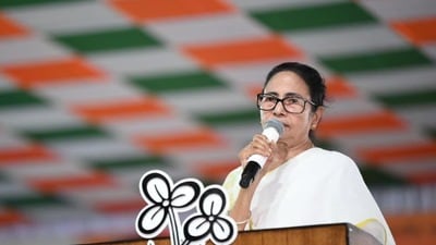 কথা হয়েছে মমতার সঙ্গে! দাবি করে রেজিনগরে দিদির প্রার্থীও তুলে নিচ্ছেন মনোনয়ন’ (ছবি সৌজন্যে তৃণমূল কংগ্রেস)