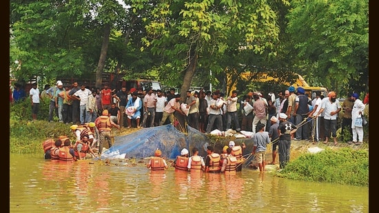 Water enters neighbourhoods near Chatiwind through uncapped legacy pipes; canal water flow lowered to plug leak. (HT)