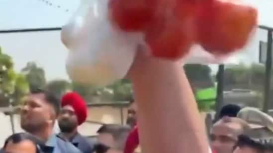 BJP's Ravneet Singh Bittu waving a packet of tomatoes and eggs at CM Mann's convoy