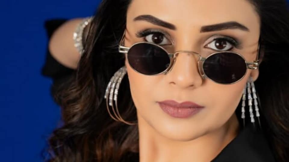 <p>బిగ్ బాస్ తెలుగు రియాలిటీ షో హిస్టరీలోనే అత్యధిక రెమ్యునరేషన్ అందుకున్న సెలబ్రిటీ శ్రీముఖినే అని టాక్. ఆమె సీజన్ 3లో రన్నరప్ గా నిలిచిన సంగతి తెలిసిందే. </p>(instagram-Sreemukhi)