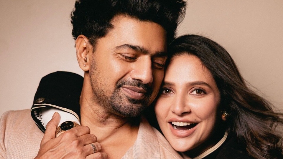 দেব-শুভশ্রীকে চমকে দিতে পারলেই পুরস্কার!