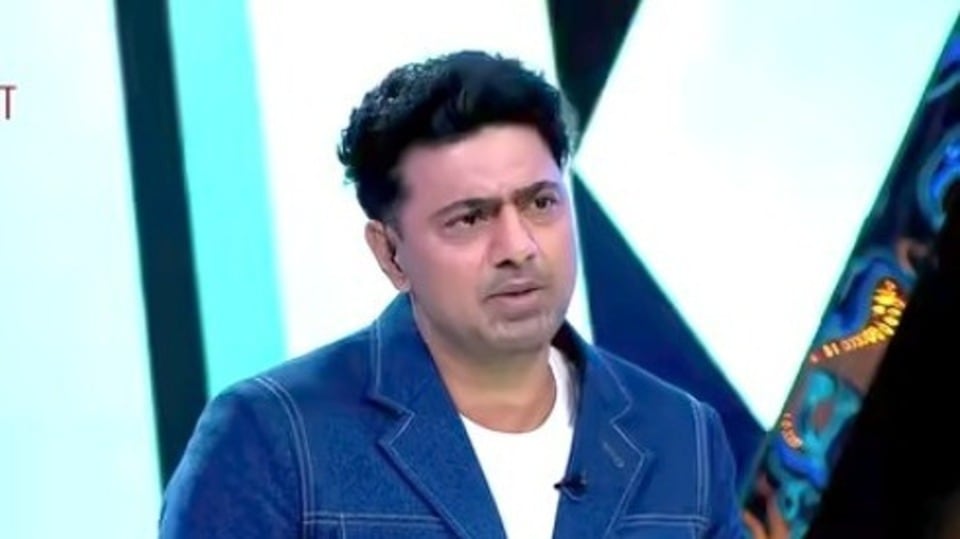 কোন আক্ষেপ থেকে গিয়েছে দেবের মনে?