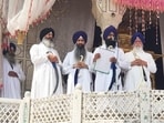 Akal Takht acting jathedar Giani Kuldeep Singh Gargaj along with clergymen pronouncing the decree from the platform of the highest Sikh temporal seat in Amritsar on Sunday. (Sameer Sehgal/HT)