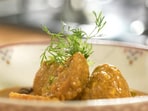 Ranveer Brar's govind gatta curry recipe takes around 40 to 50 minutes to make. 