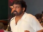 మరోసారి చిరు లీక్స్..కాకా సినిమాలో తన క్యారెక్టర్ పేరు చెప్పేసిన మెగాస్టార్.. ఆ యాంకర్ ఊరి పేరే అంటూ!