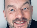 US appliance technician quits 9-to-5 for an online job.