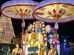 <p>శ్రీ మలయప్ప స్వామివారు గజ వాహనాన్ని అధిరోహించిన రోజునే కాకుండా బ్రహ్మోత్సవాల ఇతర వాహనసేవల సమయంలోనూ టీటీడీ గజరాజులు ప్రత్యేకంగా పాల్గొని ఉత్సవ వైభవాన్ని ఇనుమడింపజేస్తాయి.</p>