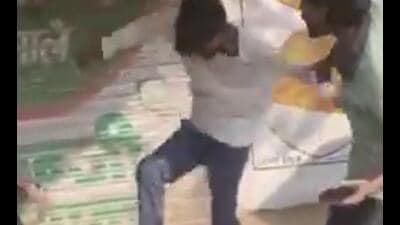A screen grab from the viral video of the incident. (Sourced)