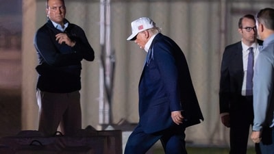 Trump’s early departure from Camp David added to concerns about a possible escalation in the US-Iran conflict. AP/PTI(AP09_20_2026_000001B) (AP) Trump’s early departure from Camp David added to concerns about a possible escalation in the US-Iran conflict. AP/PTI(AP09_20_2026_000001B) (AP)