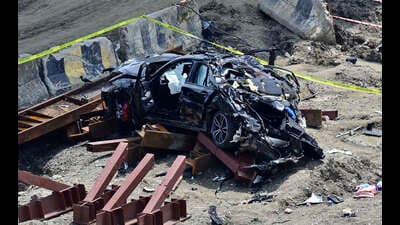 Mumbai, India - Sept. 20, 2026: A black BMW lies damaged after a crash on the Coastal Road near Lotus Jetty, opposite Lala College, while heading from Marine Drive towards Haji Ali. Three people were declared dead at Nair Hospital, while a 20-year-old man remains critically injured. in Mumbai, India, on Sunday, September 20, 2026. (Photo by Anshuman Poyrekar/Hindustan Times) (Anshuman Poyrekar/HT Photo)