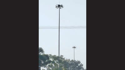 The Punjab State Power Corporation Limited (PSPCL), meanwhile, says the power supply to these lights was disconnected after the NHAI defaulted on bills totalling ₹7 lakh. (HT Photo) The Punjab State Power Corporation Limited (PSPCL), meanwhile, says the power supply to these lights was disconnected after the NHAI defaulted on bills totalling ₹7 lakh. (HT Photo)