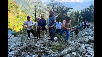 The SDM Banjar will submit a detailed report to the DC after inspecting the site. (Aqil Khan/HT) The SDM Banjar will submit a detailed report to the DC after inspecting the site. (Aqil Khan/HT)