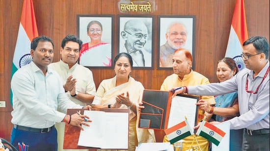 The MoU was signed between the DTTDC and the MCD in the presence of chief minister Rekha Gupta , said officials. (HT Photo)