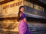 <p>ఇవాళ యంగ్ అండ్ బ్యూటీఫుల్ హీరోయిన్ కృతి శెట్టి బర్త్ డే. ఈ సందర్భంగా జనవరి 12 విడుదల మూవీ టీమ్ ఆమె ఫస్ట్ లుక్ పోస్టర్ ను రిలీజ్ చేశారు. సినిమాలో ఆమె క్యారెక్టర్ పేరును ‘దీపు’ అని అనిల్ రావిపూడి పరిచయం చేశాడు. </p>(x/AnilRavipudi)