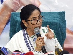 তৃণমূল কংগ্রেসের দলীয় নাম এবং ঘাসফুল প্রতীক নিয়ে এবার সুপ্রিম কোর্টের দ্বারস্থ হয়েছেন মমতা বন্দ্যোপাধ্যায়।