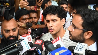 ওড়িশার ছাত্র বিক্ষোভের প্রতি সমর্থন জানালেন ককরোচ জনতা পার্টির সৌরভ দাস। (ফাইল ছবি, সৌজন্যে হিন্দুস্তান টাইমস) ওড়িশার ছাত্র বিক্ষোভের প্রতি সমর্থন জানালেন ককরোচ জনতা পার্টির সৌরভ দাস। (ফাইল ছবি, সৌজন্যে হিন্দুস্তান টাইমস)