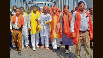Congress councillor Gaurav Bhatti along with his supporters during the protest in Ludhiana on Monday. (Gurpreet Singh/ht) Congress councillor Gaurav Bhatti along with his supporters during the protest in Ludhiana on Monday. (Gurpreet Singh/ht)