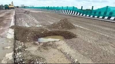 File photo of damaged portion on Lucknow-Kanpur expressway (Sourced) File photo of damaged portion on Lucknow-Kanpur expressway (Sourced)