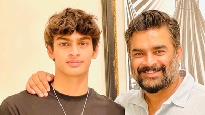 এশিয়ান গেমসের মঞ্চে নজর কাড়লেন 'তারকাপুত্র' বেদান্ত মাধবন এশিয়ান গেমসের মঞ্চে নজর কাড়লেন 'তারকাপুত্র' বেদান্ত মাধবন