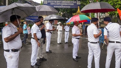 কসবার মলে শ্লীলতাহানির অভিযোগ ছয়জনকে গ্রেফতার করা হয়েছে। (ছবিটি প্রতীকী, সৌজন্যে পিটিআই) কসবার মলে শ্লীলতাহানির অভিযোগ ছয়জনকে গ্রেফতার করা হয়েছে। (ছবিটি প্রতীকী, সৌজন্যে পিটিআই)