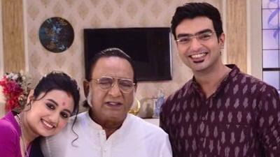 নিজের খুঁত লুকোন না স্বস্তিকা! ৩০০ পর্ব পার প্রফেসর বিদ্যার, কতদিন চলবে এই মেগা নিজের খুঁত লুকোন না স্বস্তিকা! ৩০০ পর্ব পার প্রফেসর বিদ্যার, কতদিন চলবে এই মেগা