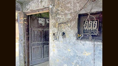 The dilapidated condition of the utility’s Daresi office in Ludhiana on Monday. (Gurpreet Singh/ht)